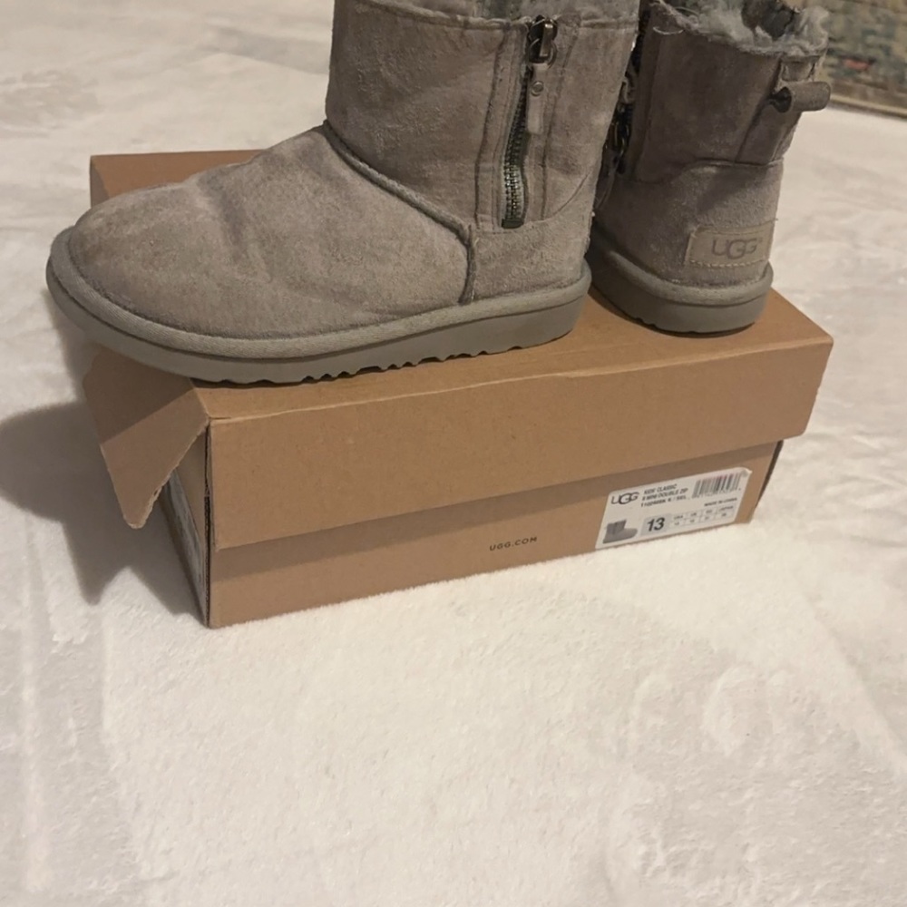 UGG Classic Mini II - Picture 4 of 4